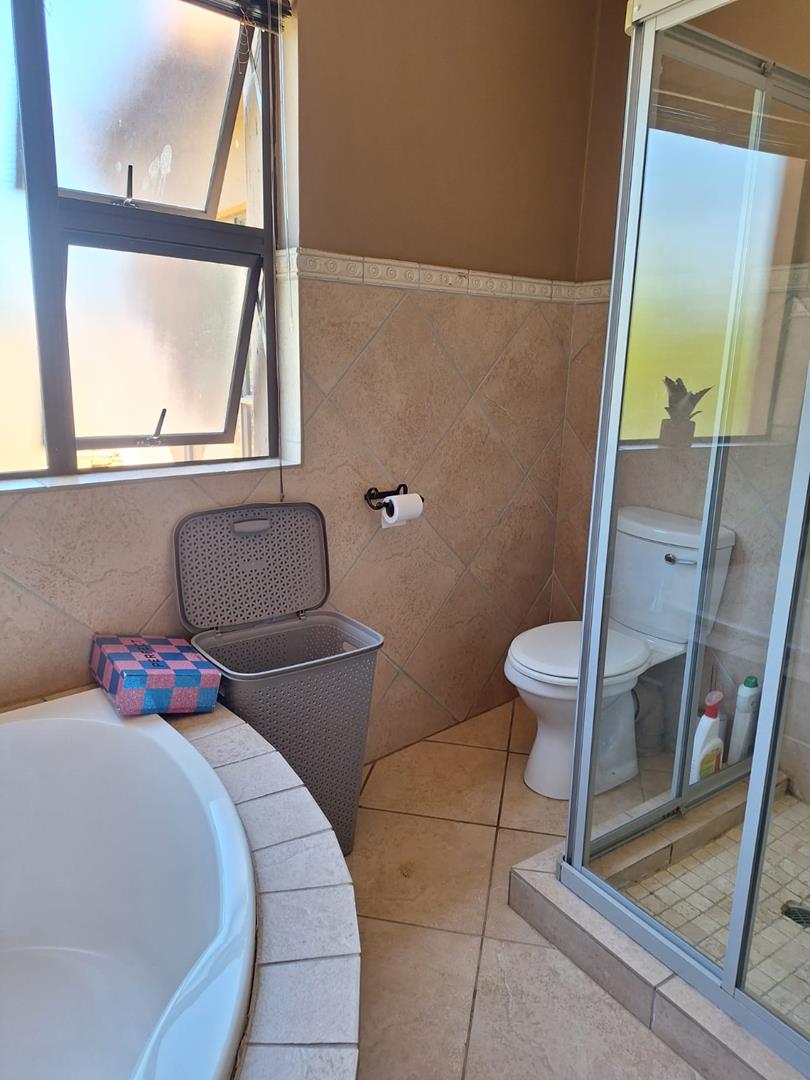 To Let 4 Bedroom Property for Rent in Melodie North West